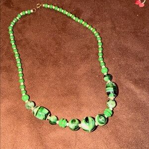 Vintage Green Glass Necklace 🐈‍⬛